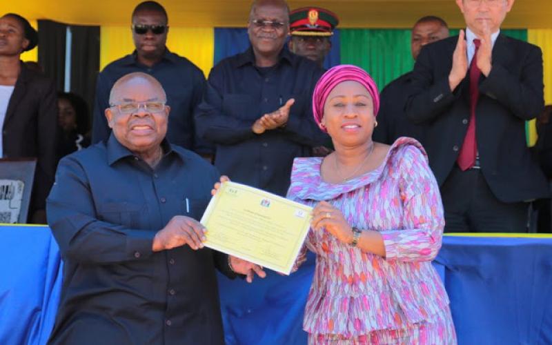 Dkt. Senkoro ameongeza kuwa pamoja na kujenga nyumba hizo, Taasisi ya Mkapa imeajiri watumishi wa afya 1,100 na imejenga vituo 11 vya afya vinavyotoa huduma ya upasuaji nchini.