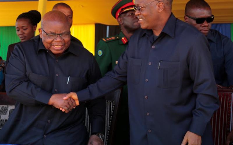 Rais wa Jamhuri ya Muungano wa Tanzania Mhe. Dkt. John Pombe Magufuli ameipongeza Taasisi ya Mkapa na Mfuko wa Dunia (Global Fund)