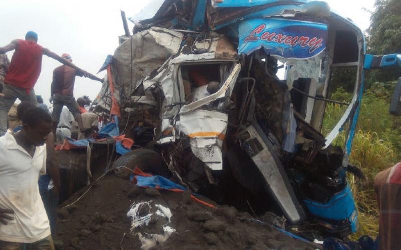 Taarifa za awali kutoka eneo la tukieo zinaeleza kuwa watu 11 wanahofiwa kupoteza maisha na wengine kujeruhiwa vibaya atika ajali hiyo.