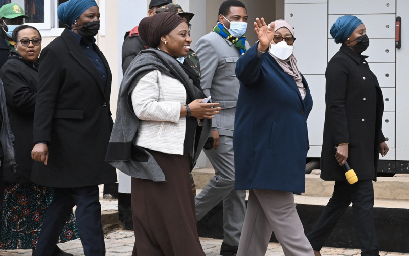 Rais wa Jamhuri ya Muungano wa Tanzania Mhe. Samia Suluhu Hassan akitembelea na kukagua Ujenzi wa Jengo la Huduma ya Mama na Mtoto katika Hospitali ya Rufaa ya Mkoa Njombe tarehe 09 Agosti, 2022.