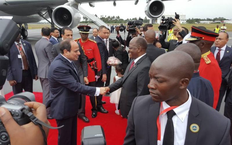 Rais wa Jamhuri ya Nchi za Kiarabu ya Misri Mhe. Abdel Fattah el-Sisi awasili nchini kwa ziara rasmi ya Kiserikali ya siku mbili. Apokelewa na Rais John Pombe Magufuli katika Uwanja wa Ndege wa Kimataifa wa Julius Nyerere Jijini Dar es Salaam