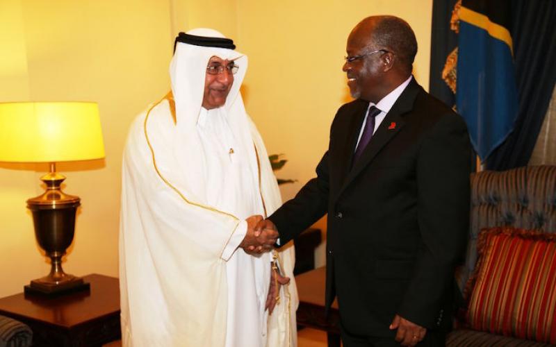 Rais wa Jamhuri ya Muungano wa Tanzania Dkt John Pombe Joseph Magufuli akisalimiana na Balozi wa Qatar hapa nchini Mhe Abdallah Jassim Al Maadadi