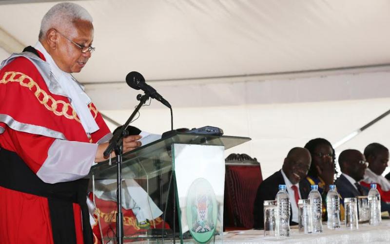 Jaji Mkuu wa Tanzania Mhe. Mohamed Chande Othman akisoma hotuba yake kabla ya kumkaribisha Rais wa Jamhuri ya Muungano wa Tanzania Dkt. John Pombe Joseph Magufuli wakati wa uzinduzi wa Mwaka Mpya wa Mahakama katika Siku ya Sheria Duniani katika uwanja wa Mahakama mtaa wa Chimala eneo la Ocean Road jijini Dar es salaam February 4, 2016