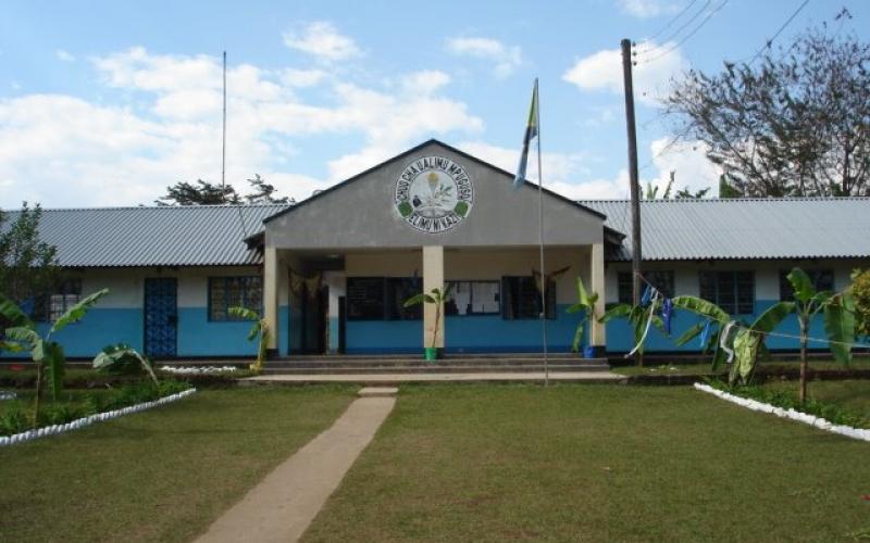 WAZIRI MKUU Kassim Majaliwa amesema Serikali imetenga kiasi cha sh. bilioni 1.65/- kwa ajili ya mafunzo kwa vitendo kwenye vyuo vya walimu hapa nchini.