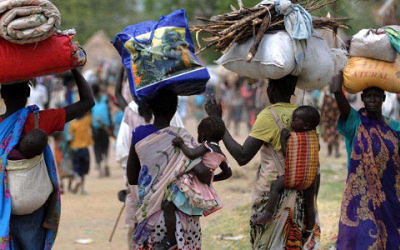 Hali hii imechangiwa na kuongezeka kwa machafuko kwenye maeneo mbalimbali ya nchi, toka kuzuka kwa mapigano majuma kadhaa yaliyopita, kati ya vikosi vya Serikali na vile vya waasi.