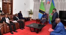Rais wa Jamhuri ya Muungano wa Tanzania Mheshimiwa Samia Suluhu Hassan amekutana na kufanya mazungumzo na Timu ya Majadiliano kati ya Serikali ya Tanzania na Serikali ya Uganda