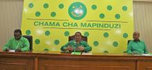 Mwenyekiti wa CCM, Rais Mstaafu Jakaya Kikwete akiongoza Kikao cha Kamati Kuu ya CCM, leo katika Ofisi Ndogo ya Makao Makuu ya CCM, mtaa wa Lumumba jijini Dar es Salaam, pamoja na mambo mengine, Kikao hicho kimejadii na kupitisha kuwa Mkutano Mkuu Maalum wa CCM utafanyika Julai 23, 2016, ambapo mkutano huo unatarajiwa kumchagua Rais Dk. John Magufuli kuwa Mwenyekiti mpya Taifa