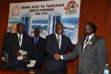 Rais Dkt. John Pombe Magufuli ameipongeza Benki Kuu ya Tanzania kwa kazi kubwa iliyoifanya katika kipindi cha miaka 50 katika kusimamia sekta ya fedha na maendeleo,